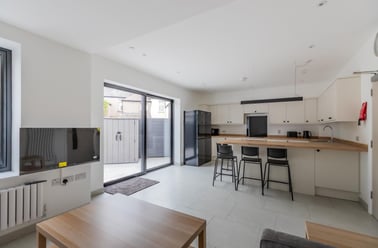 Flora Street, Cathays, Cardiff - Image 3